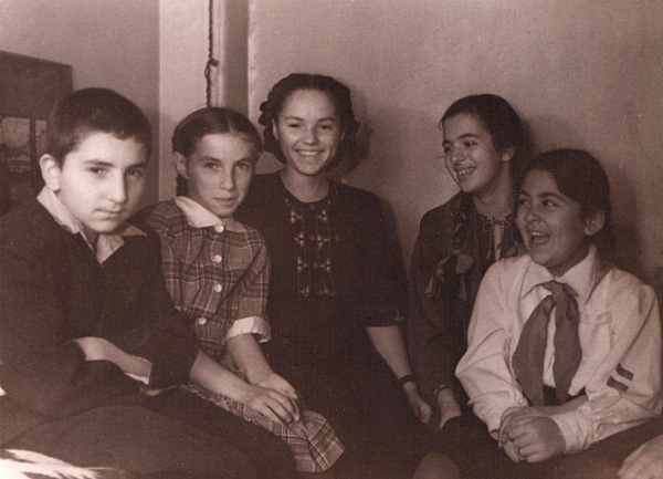 С друзьями детства. Март 1952 г.