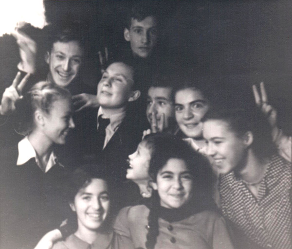 С друзьями детства. 1954 г.