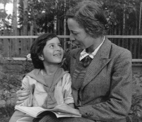 С мамой, Норой Галь. 29 августа 1945 г.